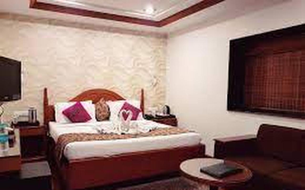 Rāipur Hotel Punjab Palace מראה חיצוני תמונה